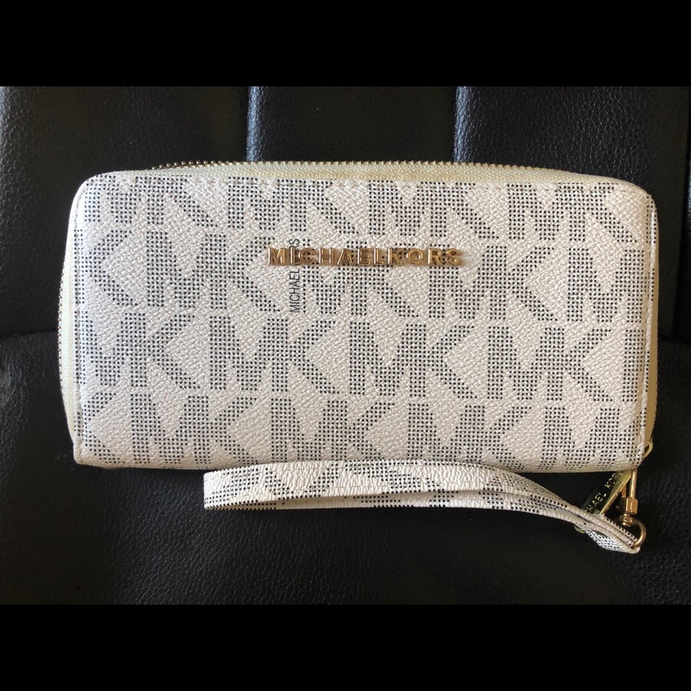 LIKE NEW MK wallet/wristlet in white